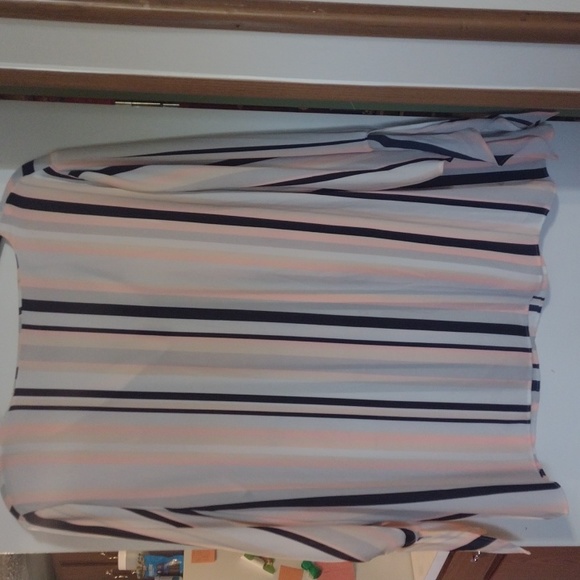 The Limited Woman's Pullover Blouse - Picture 4 of 5